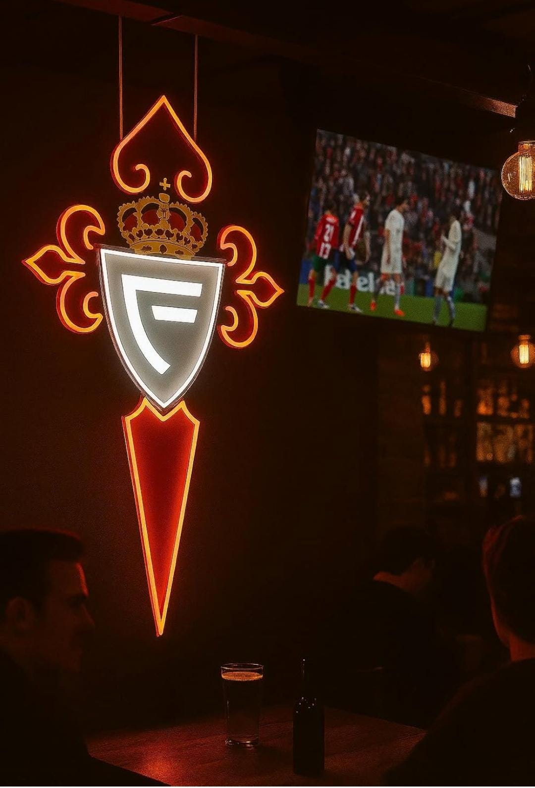 cartel escudo de neón led flex metacrilato y vinilo de LEVANTE de la liga de fútbol,regalo, para pared de un bar
