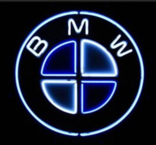 Neón led personalizado con logotipo similar al acabado - Cartel personalizable parecido a coches de serie.