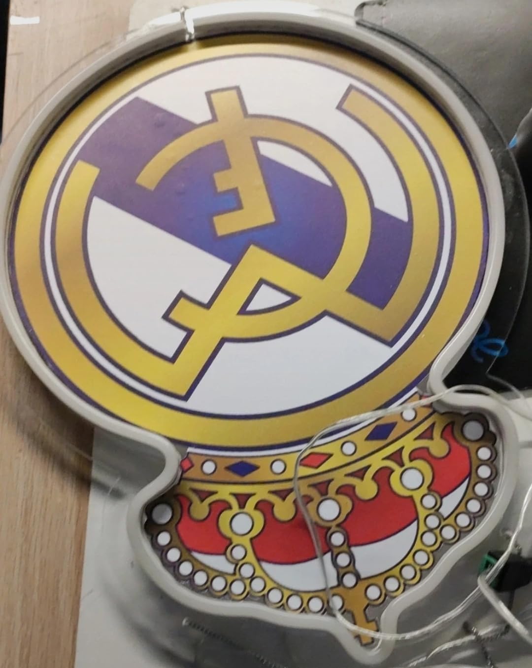 SOLOLED Lámpara LED Decorativa Madrid, Club, Iluminación con Corona Real fútbol neon led,metacrilato,vinilo 40x30 cm medidas