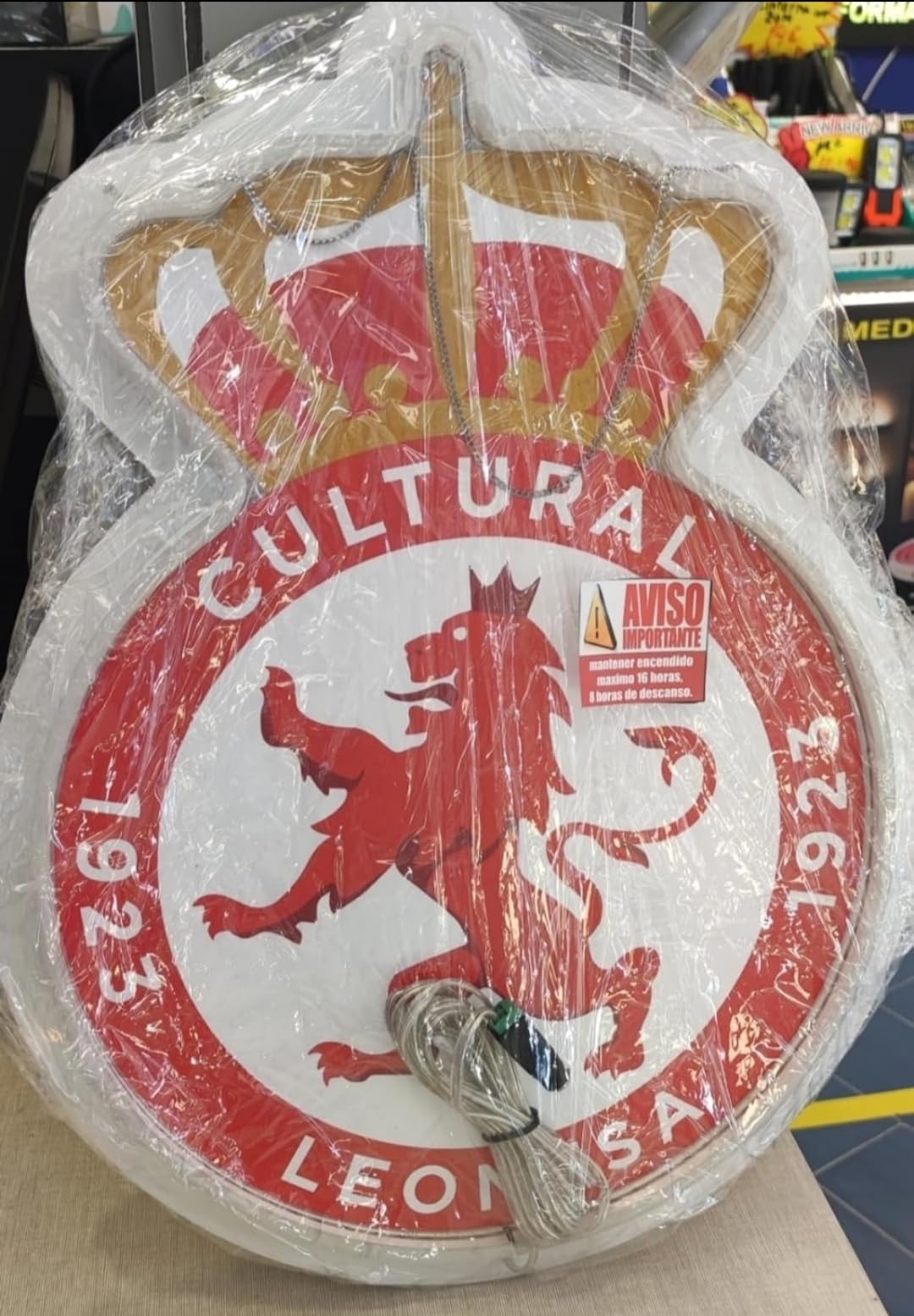 Cultural Leonesa escudo Pantalla neón LED de Bar Deportivo, Proyección de Fútbol en Vivo, Logo Iluminado, Ambiente de Pub