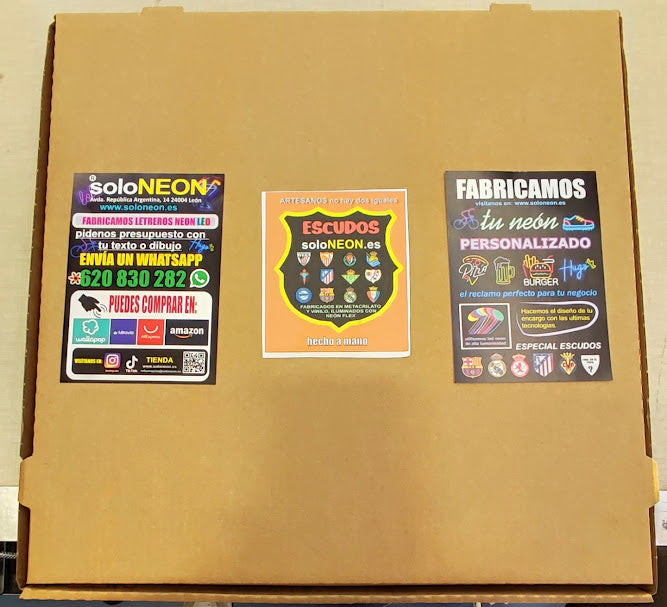 Escudo de futbol NAPOLES Club, Diseño con medidas metacrilato 40x35cm aproximadamente dependiendo el diseño del escudo con neon led,metacrilato y vinilo color.Alimentacion 12v,cable 2m y cadena para colgar en pared incluido.