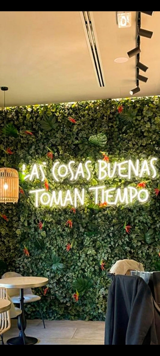 Letrero LED Decorativo de Neón 'Las Cosas Buenas Toman Tiempo', Luz de Pared con Fondo de Hojas Verdes