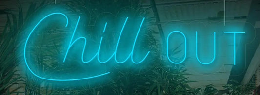 Letrero LED Neón 'Chill Out', 60 x 22,2 cm, 11 Colores Disponibles, Luz Decorativa para Pared