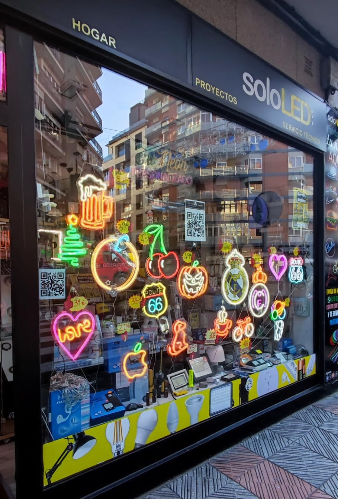 Lámpara LED Decorativa del Madrid, Letrero Luminoso Neón para Pared, escudo,Iluminación para Habitación, medidas  40 x 30 cm