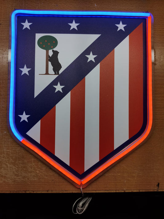 Escudo del Atlético Madrid, Insignia Deportiva en Relieve con neón led y césped artificial no incluido, metacrilato,neón led,vinilo medidas 35x30cm