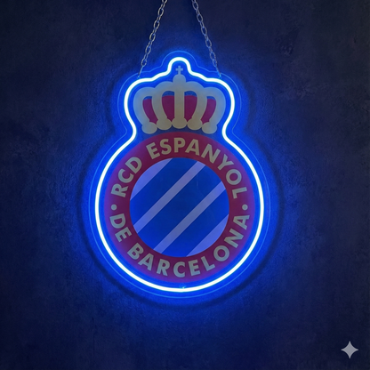 Escudo de futbol liga 1º division del Club ESPANYOL, Diseño con medidas metacrilato 40x35cm aproximadamente dependiendo el diseño del escudo con neon led,metacrilato y vinilo color.Alimentacion 12v,cable 2m y cadena para colgar en pared incluido.