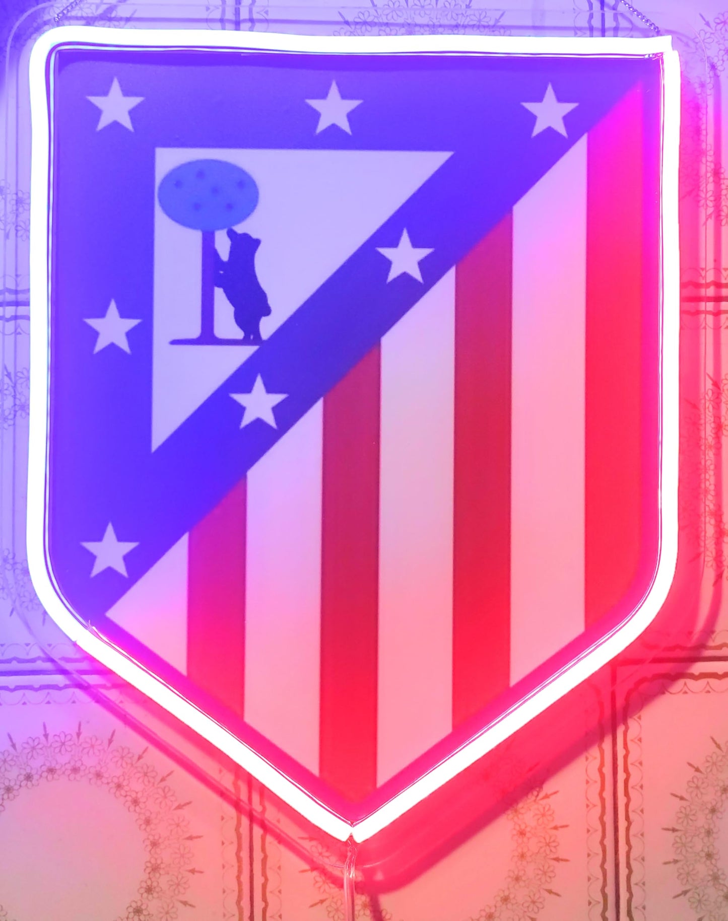 Escudo Decorativo Atlético de Madrid, Emblema del Club con Estrellas, Diseño Oficial medidas 28x35cm neon led metacrilato y vinilo liga de futbol
