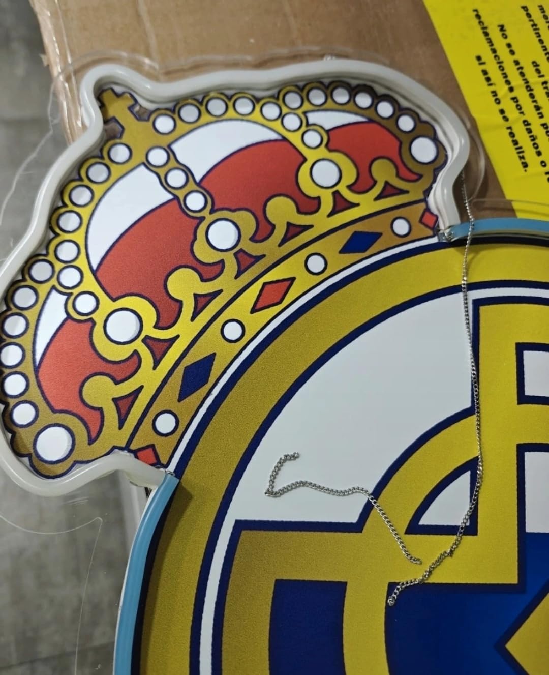 SOLOLED Real Madrid regalo escudo Iluminado, Escudo con Corona, Decoración Deportiva medidas 40x30 cm,neon led,metacrilato, vinilo,liga de futbol