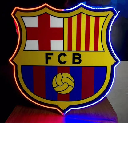 Escudo de futbol liga 1º division del Club BARCELONA, Diseño con medidas metacrilato 40x35cm aproximadamente dependiendo el diseño del escudo con neon led,metacrilato y vinilo color.Alimentacion 12v,cable 2m y cadena para colgar en pared incluido.