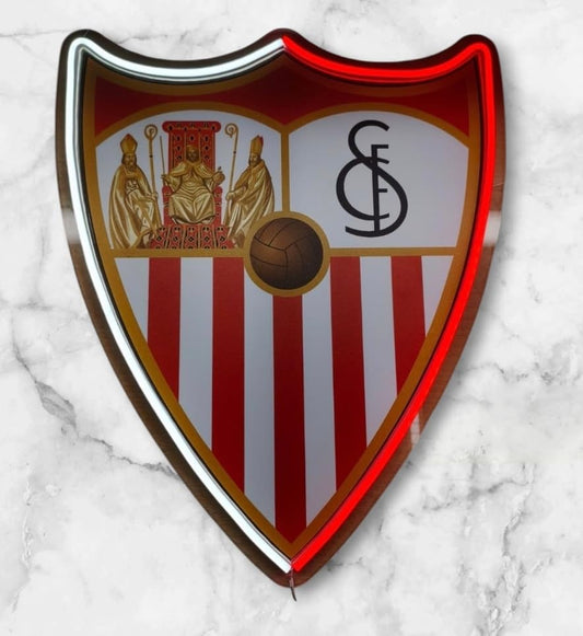 Escudo de futbol liga 1º division del Club SEVILLA, Diseño con medidas metacrilato 40x35cm aproximadamente dependiendo el diseño del escudo con neon led,metacrilato y vinilo color.Alimentacion 12v,cable 2m y cadena para colgar en pared incluido.