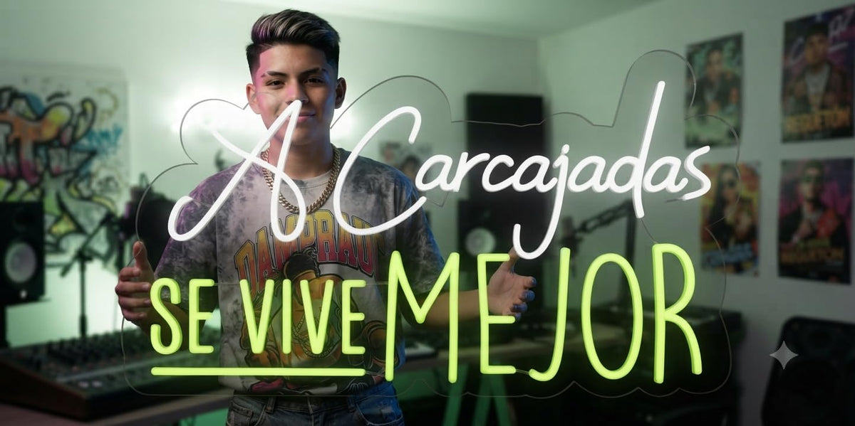 Letrero Neón led metacrilato transparente con forma alimentación 12 v 'A Carcajadas Se Vive Mejor', Blanco y Verde medidas 80 cm aproximadamente