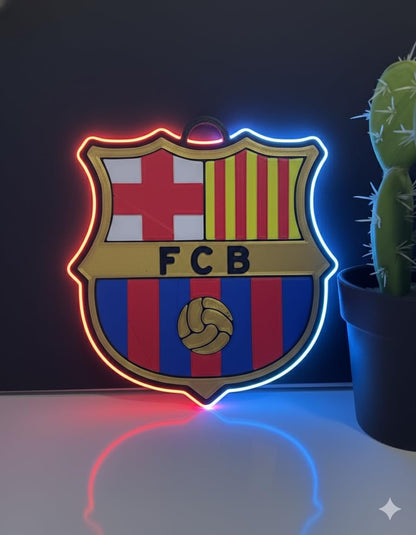 Escudo de futbol liga 1º division del Club BARCELONA, Diseño con medidas metacrilato 40x35cm aproximadamente dependiendo el diseño del escudo con neon led,metacrilato y vinilo color.Alimentacion 12v,cable 2m y cadena para colgar en pared incluido.