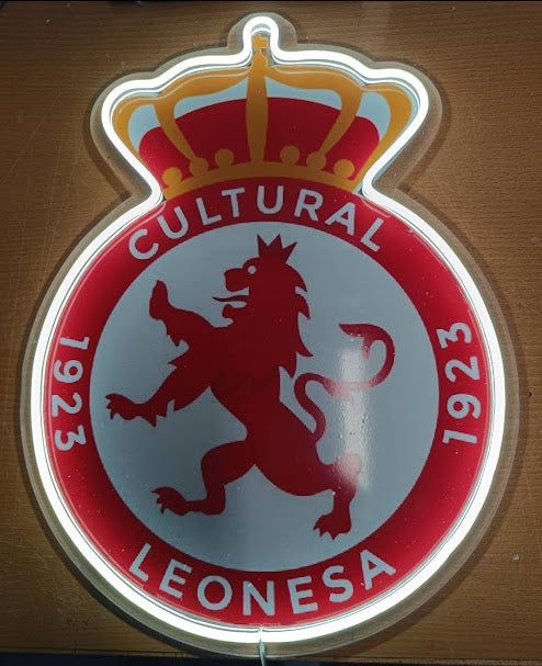 Escudo de futbol liga 2º division del Club CULTURAL, Diseño con medidas metacrilato 40x35cm aproximadamente dependiendo el diseño del escudo con neon led,metacrilato y vinilo color.Alimentacion 12v,cable 2m y cadena para colgar en pared incluido.