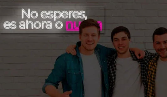 Letrero LED Neón 'No esperes, es ahora o nunca', 106 cm x 27 cm, Blanco y Rosa, Decoración de Pared