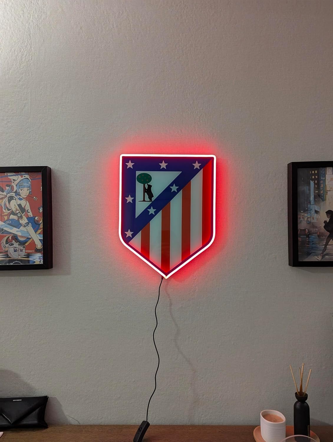 Genérico Atlético de Madrid Escudo de Fútbol vinilo+ metacrilato y neon, Decorativo de Pared,Medidas del escudo :Ancho 75cm Alto 75cm
