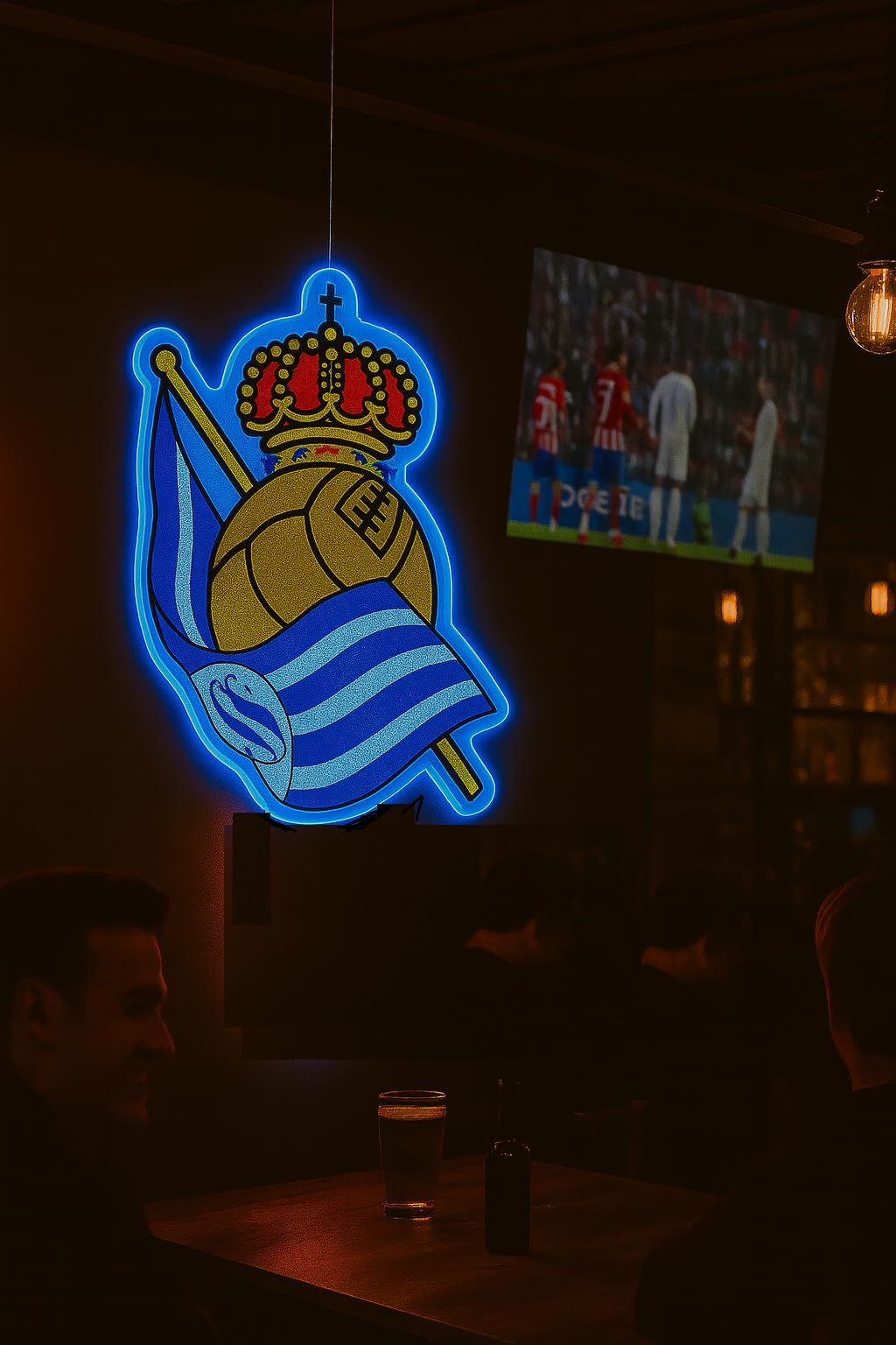 Escudo de futbol liga 2º division del Club REAL SOCIEDAD, Diseño con medidas metacrilato 40x35cm aproximadamente dependiendo el diseño del escudo con neon led,metacrilato y vinilo color.Alimentacion 12v,cable 2m y cadena para colgar en pared incluido.