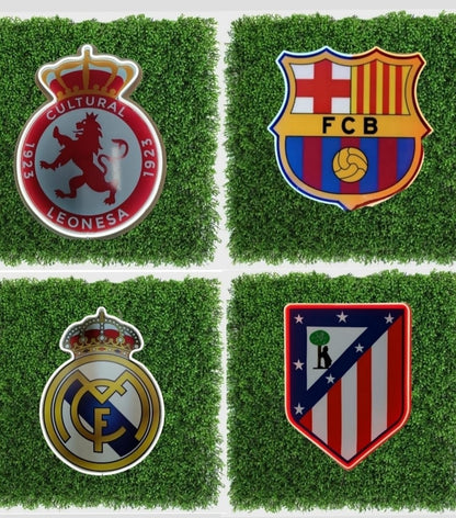 SOLOLED Colección de Escudos de Fútbol 16 escudos de la liga de futbol española vinilo,metacrilato y neon led De toda la liga de 1º división española de futbol solo inluido 1 escudo.
