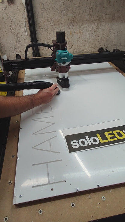 Escudo de futbol liga 2º division del Club VALLADOLID, Diseño con medidas metacrilato 40x35cm aproximadamente dependiendo el diseño del escudo con neon led,metacrilato y vinilo color.Alimentacion 12v,cable 2m y cadena para colgar en pared incluido.